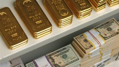 الذهب يواصل التراجع عند تسوية التعاملات اليوم الإثنين