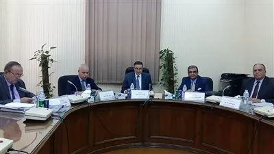 رئيس جامعة بنها يترأس لجنة اختيار عمادة كليتي الآداب والتجارة (صور)