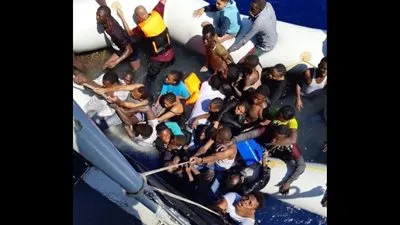 خفر السواحل الليبي ينقذ 60 مهاجرا قبالة ساحل الخمس