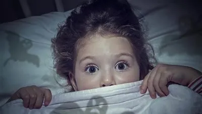 نصائح فعالة تساعد طفلك في التخلص مخاوفه غير المنطقية