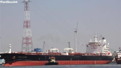 رويترز: إحدى الناقلتين ترفع علم جزر مارشال والثانية ترفع علم بنما