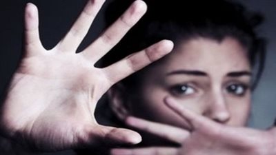 النيابة تأمر بعرض فتاة 