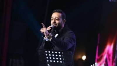 تامر عاشور يبدع ويطرب الجمهور في حفل دار الأوبرا