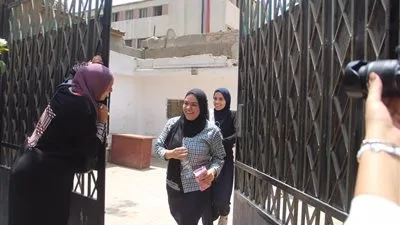 طلاب الثانوية العامة يؤدون امتحان 