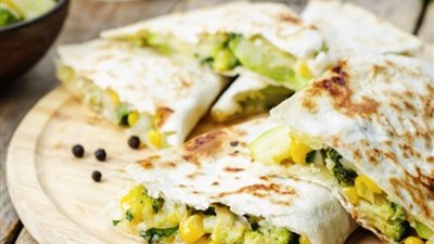 طريقة تحضير كاساديا الكوسا بالذرة