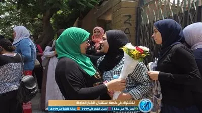 امتحان الاستاتيكا.. أم تنتظر ابنتها أمام اللجنة بـ