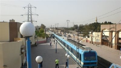 عاجل.. فتاة تلقي بنفسها أسفل عجلات المترو بمحطة وادي حوف (فيديو)