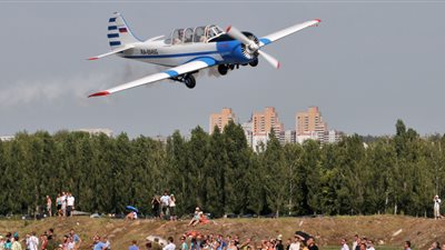 شاهد.. سقوط طائرة في نهر خلال عرض جوي ببولندا    	