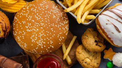 تجنبي هذه الأطعمة للتخلص من دهون البطن 