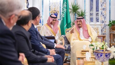 الملك سلمان يتسلم أوراق اعتماد عدد من سفراء الدول الصديقة