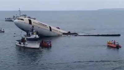 تركيا تغرق طائرة ركاب عملاقة (فيديو)  