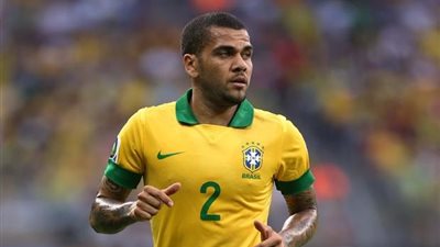 داني ألفيش يُغازل برشلونة بتصريح مثير