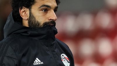 لأول مرة محمد صلاح يرتدي شارة قيادة الفراعنة 