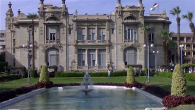 جامعة عين شمس تهنئ هاني عازر بجائزة الاستحقاق الألمانية 