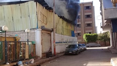 عاجل.. حريق هائل بمجمع محال تجارية في نجع حمادي بقنا