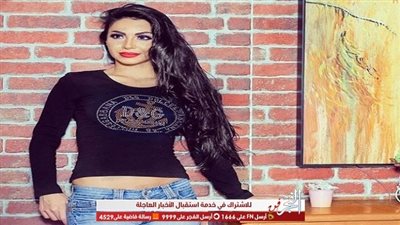 دوللي شاهين ترتدي 