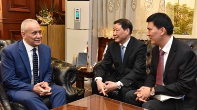 عمدة شنغهاي الصينية يبحث سبل التعاون مع محافظة الأقصر (صور)