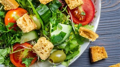 طريقة عمل السلطة الخضراء بالصلصة