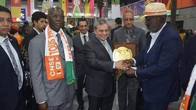 السفير الإيفواري يستقبل بعثة بلاده بالقاهرة