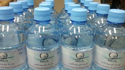 مصادرة عبوات زمزم غير صالحة على طريق مكة الهدا