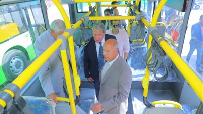 وزير النقل يتفقد مصنع mcv لوسائل النقل ممثل مرسيدس العالمية