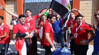 ظهور مميز للجماهير المصرية على أبواب استاد القاهرة (فيديو)