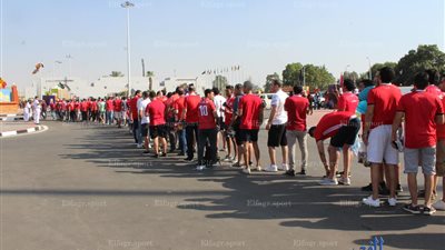 مشهد حضاري في دخول الجماهير المصرية إلى ستاد القاهرة لحضور افتتاح أمم إفريقيا (صور)