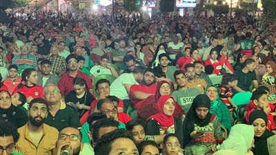 السيدات في ستاد المنصورة تكتسح الصفوف لتشجيع المنتخب في كأس الأمم الإفريقية (صور) 