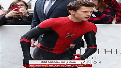 توم هولاند يتجول في شوارع نيويورك ببدلة الرجل العنكبوت للترويج لفيلمه الجديد 