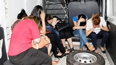 لاستغلال موسم الصيف.. ضبط شبكة دعارة يقودها زوجان في دمياط