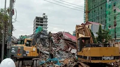 عشرات القتلى والجرحى بانهيار مبنى في كمبوديا