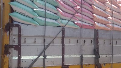 ضبط سيارة محملة بـ7 أطنان علف دواجن مجهول المصدر بالفيوم 