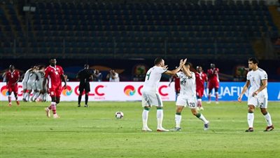 محرز يقود الجزائر للفوز على كينيا في افتتاح مشواره ببطولة أمم إفريقيا