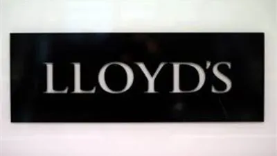 المنافسون يتبنون أسعارًا مرتفعة مع تخلي لويد عن بعض التأمين على السفن