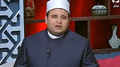 أزهري لزوج سيدة تطلب نصيحته: عيب عليك لما مراتك تقولك قوم صلي (فيديو)