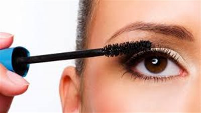 بالفيديو.. تعرفي على الطريقة الصحيحة لوضع الماسكرا 