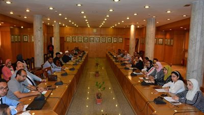 سكرتير عام دمياط يترأس اجتماع دعم المرأة المصرية 