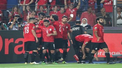 المشير طنطاوي يساند المنتخب المصري امام الكونغو