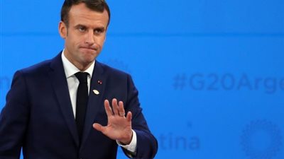 ماكرون يحذر روحاني من خرق الالتزامات النووية
