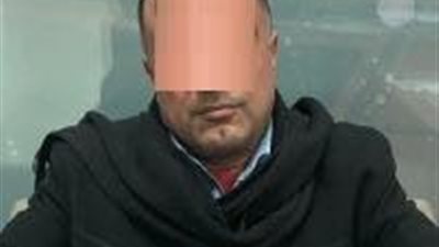 ضبط راكب بمطار برج العرب بحوزته 24 قطعة معدنية يشتبه في أثريتها