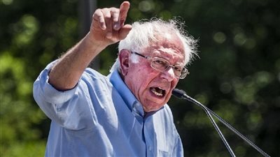 سيناتور أمريكي يصف ترامب بـ