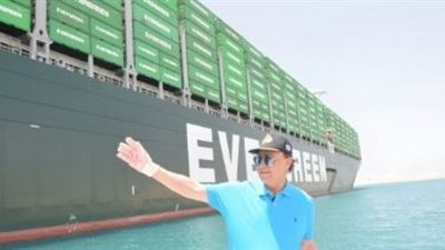 مهاب مميش يكشف عن مفاجأة بشأن إيرادات قناة السويس (فيديو)