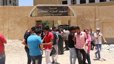 توافد طلاب الشهادة الثانوية العامة في 48 لجنة امتحانية بقنا