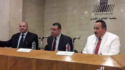 مناقشة خمسة أبحاث بكتاب 