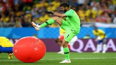 حارس البرازيل يتوعد الأرجنتين ويهدد ميسي