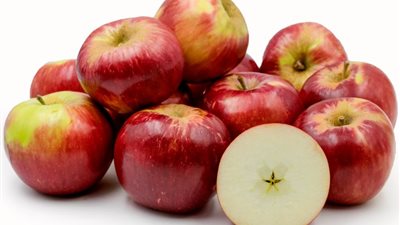 أبرزها حماية الأسنان.. تعرفي على فوائد التفاح