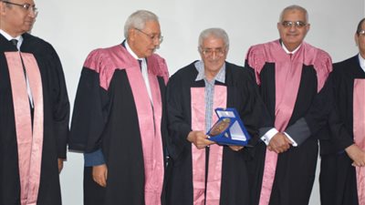 رئيس جامعة المنصورة خلال احتفالية عيد العلم الحادي عشر: العلماء والباحثين ساهموا في اعلاء مكانة الجامعة عالميًا