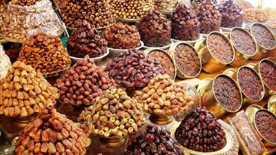 مركز الملك سلمان يسلم برنامج الأغذية العالمي في موريتانيا 60 طنًا من التمور