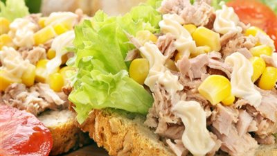 مقادير ساندويش التونا بالذرة