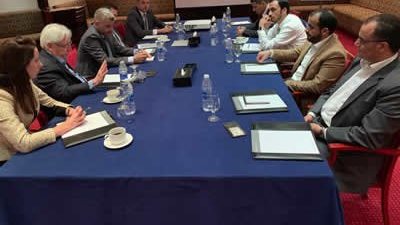 رئيس وفد صنعاء يناقش مع المبعوث الأممي مستجدات التسوية السياسية